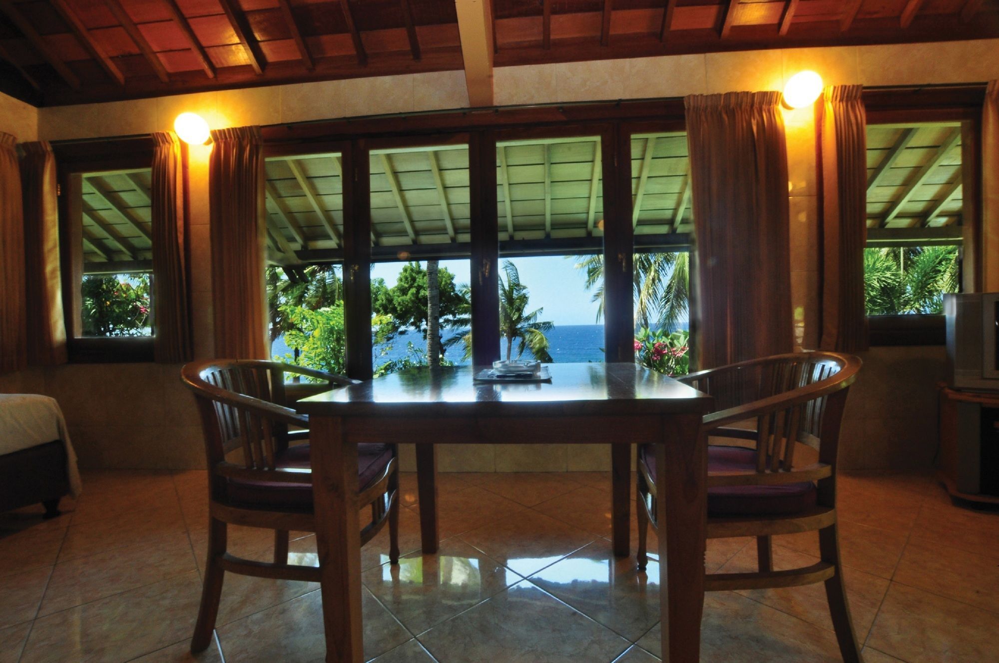 Tulamben Wreck Divers Resort y Restaurante Exterior foto